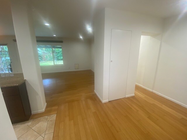 Photo - 5745 Simpson Ave