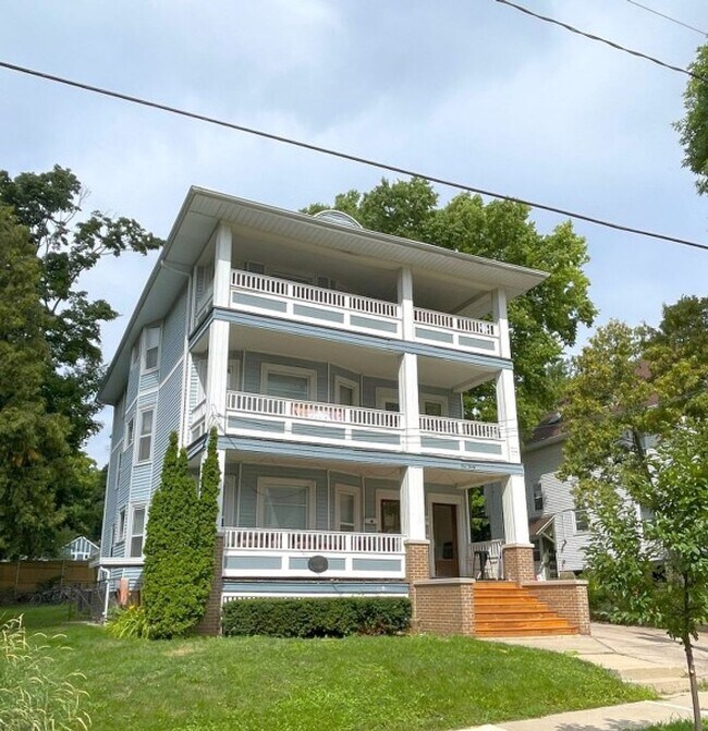 Building Photo - 130 Lathrop St Unit #1,#2,#3 Rental
