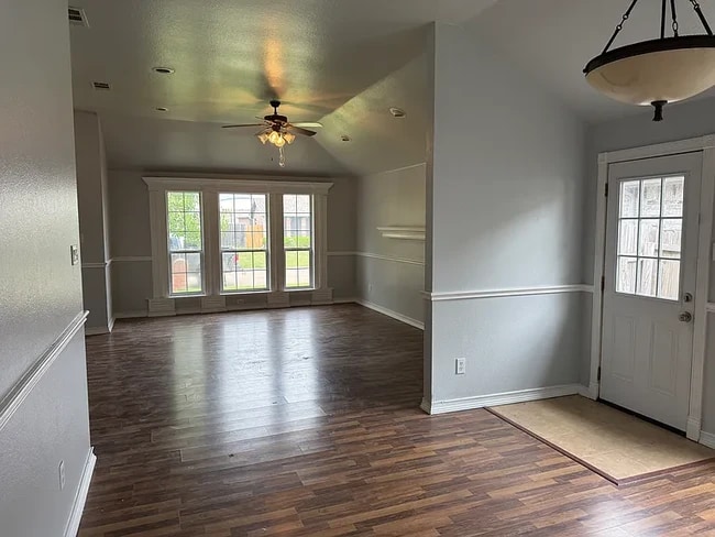 Photo - 725 Cooper Ln