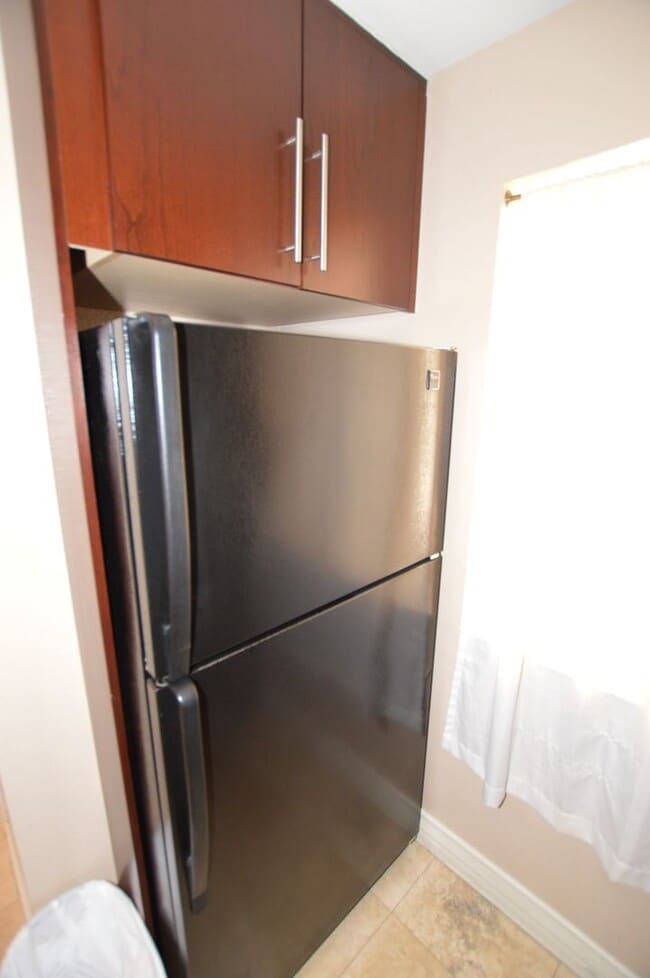 Photo - Meridian STUDIO Condo Fully Furnished w/Ma...