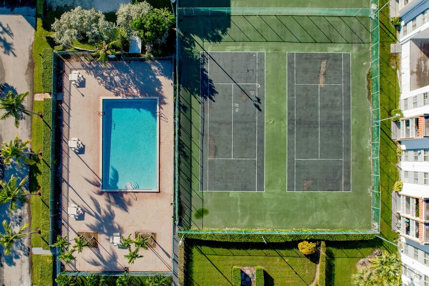 One Park Plaza Apartments