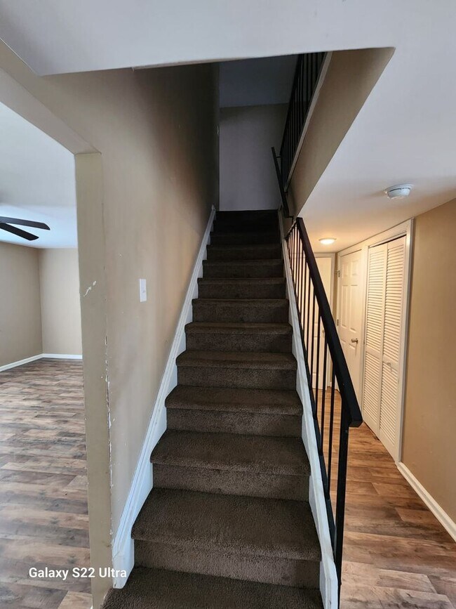 Photo - Spacious 3 Bedroom Townhouse for Rent
