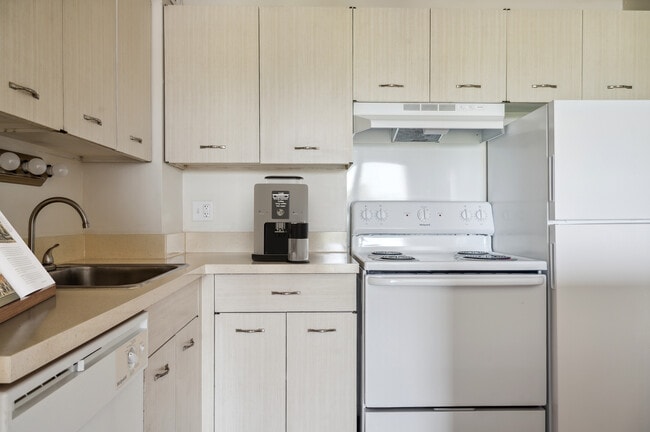 Photo - Lincoln Towers Apartments