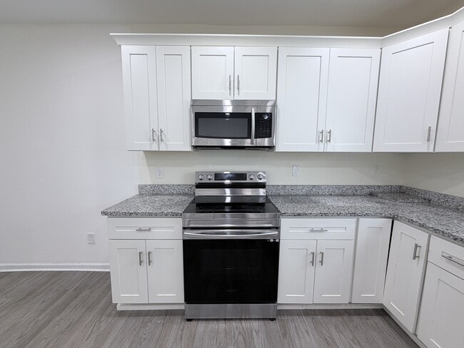 Photo - 907 Rugby St