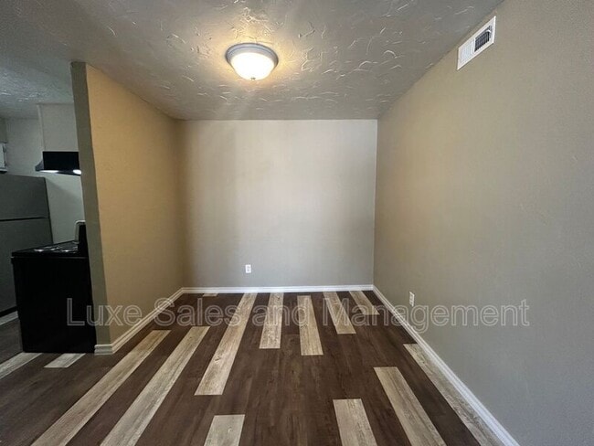 Photo - 6036 NW Expressway Unit C