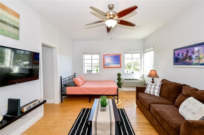Photo - 8415 Harding Ave Unidad 19