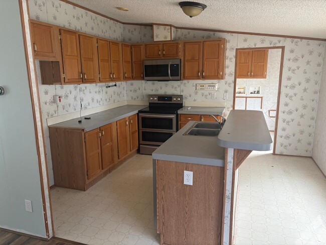 Photo - 2390 Claremont Rd