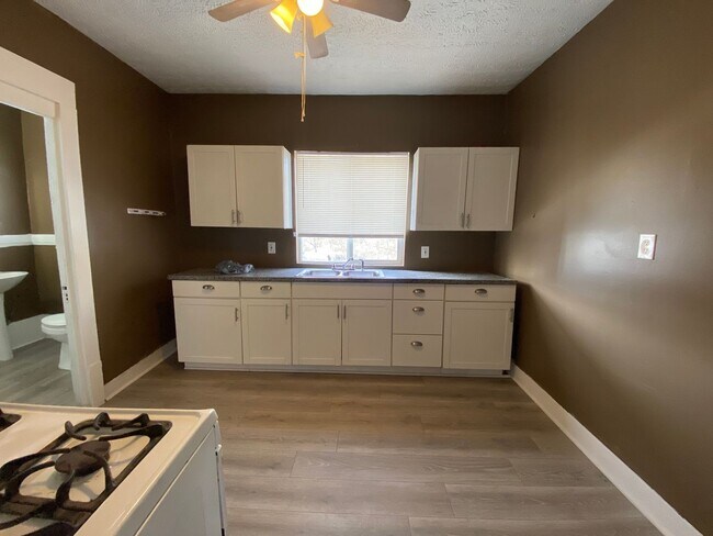 Photo - 636-638 Fern St Akron Oh 44307 MFH2 .T3 Unit 636