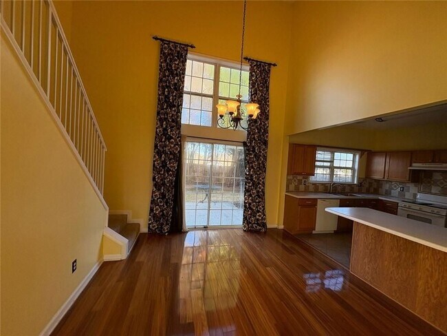 Photo - 1607 Heyford Cir