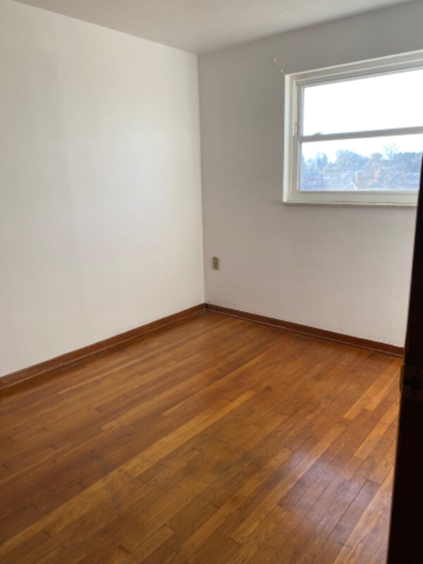 Photo - 128 Spring Ln