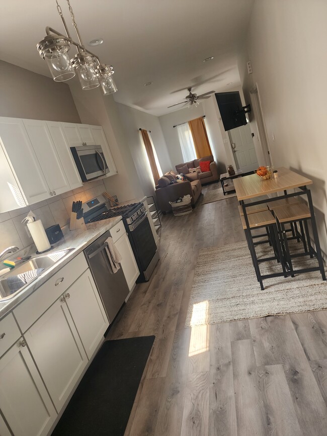 Photo - 4047 Harrison St