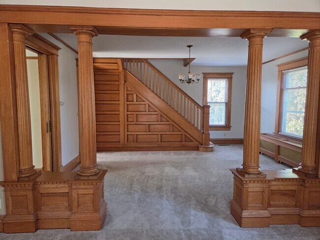 Photo - 511 W 1st St