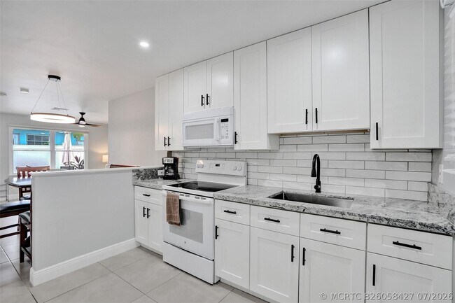 901 SE 14th Ct Unit 1