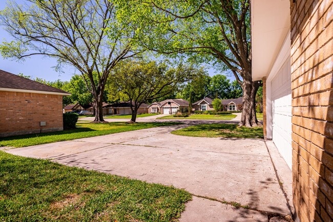 Photo - 412 Meadowpoint Dr