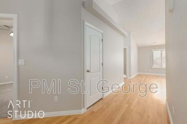 Photo - 545 S Valley View Dr