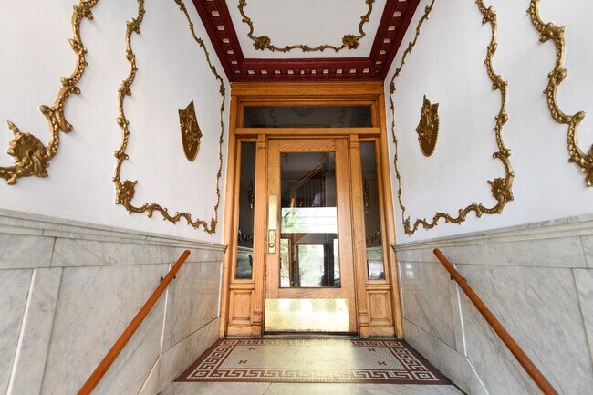 Photo - 833 W Wellington Ave Unit 3W