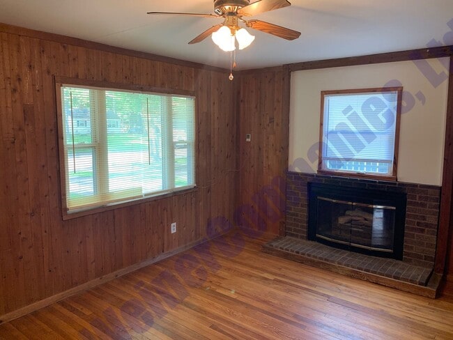 Building Photo - House near Hessel Park for sublease!