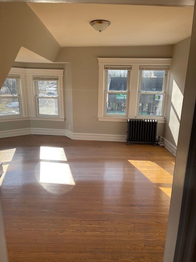 Building Photo - 638 Bloomfield Ave Rental