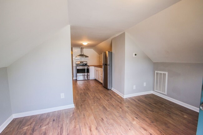 Photo - 2 Bedroom in the Heart of Highland Park! Parking included!