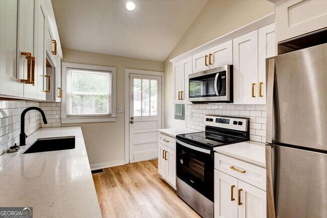 Photo - 210 Bryan St