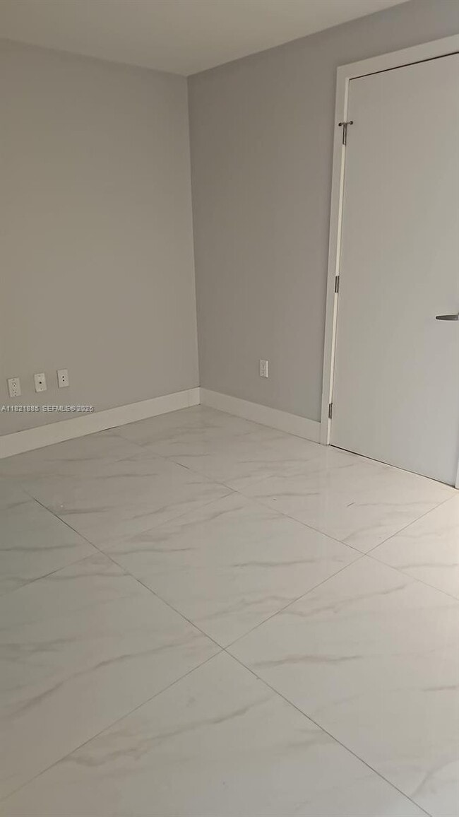 Photo - 16385 Biscayne Blvd Unit 902