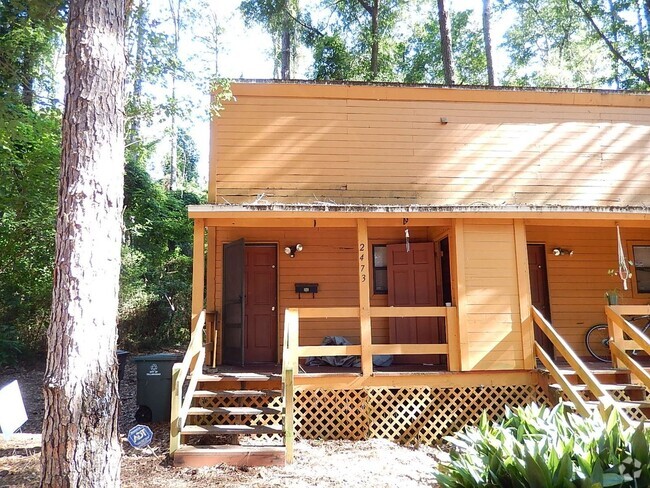 Building Photo - SPACIOUS 1/1 with Deck, Plank Floors, Vaul... Rental