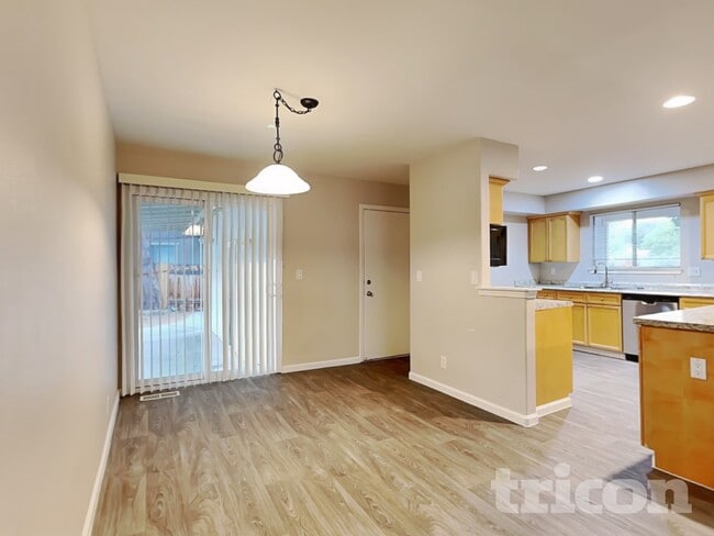 Photo - 1675 Van Petten St