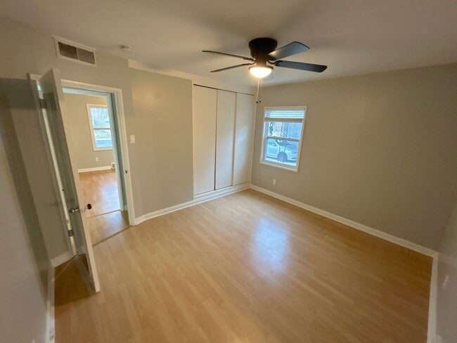 Photo - 5366 Brantford Ave