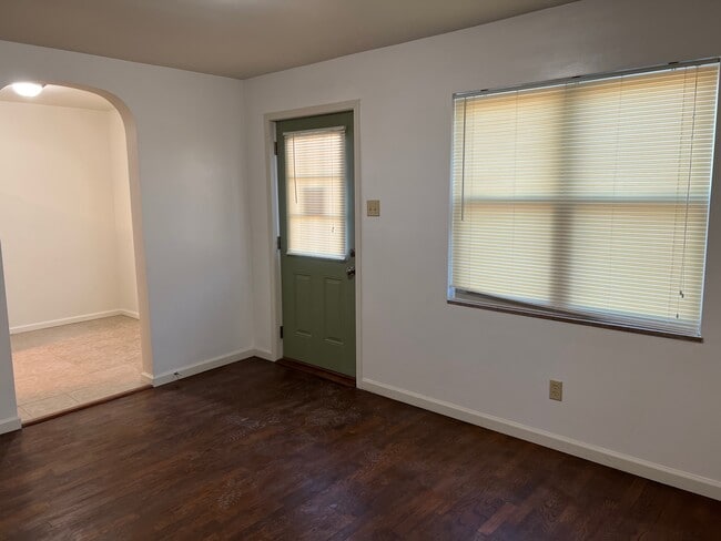 Photo - 408 N Main St