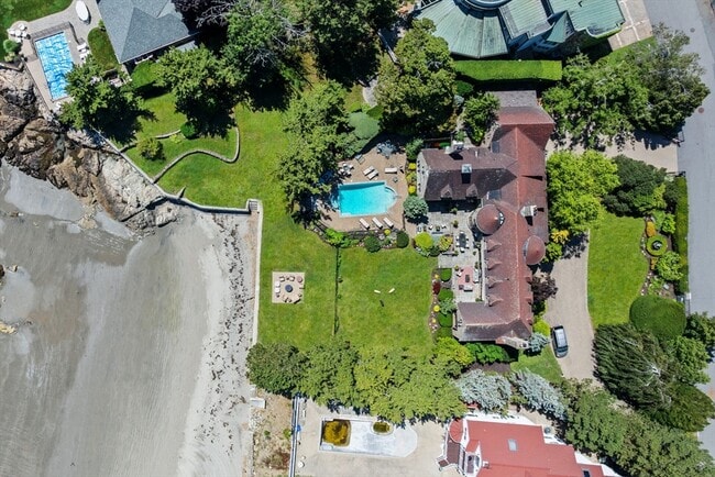 Photo - 2 Lincoln House Point