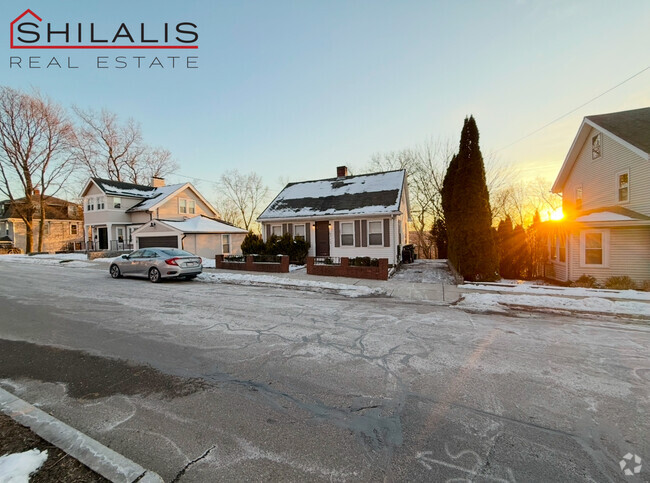 Building Photo - 194 Palfrey St Rental