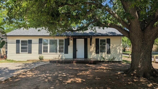 Building Photo - 1400 34th St