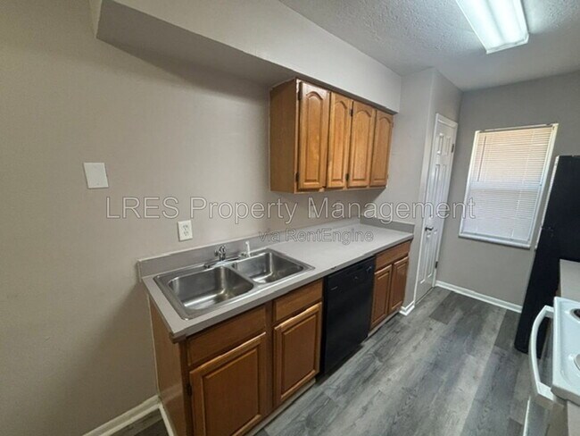Photo - 1605 Terrace Dr