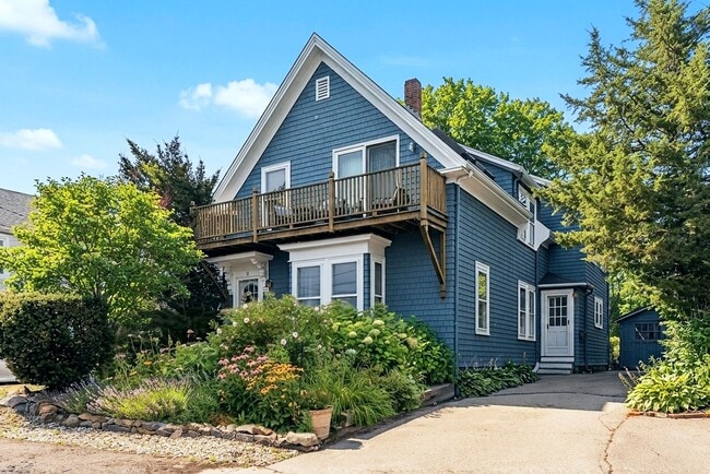 Building Photo - Winter Rental: Helena House - Utilities Included & Dog-friendly!