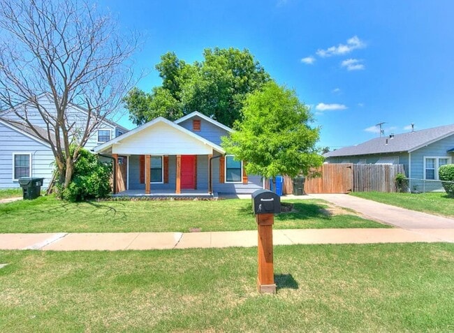 Building Photo - Fully Remolded 2bed/2bath with a Versatile... Rental