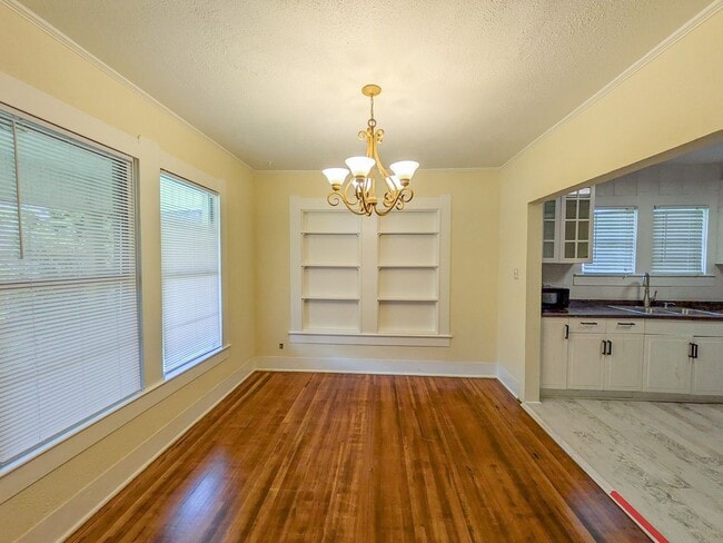Photo - 458 Belvedere Dr