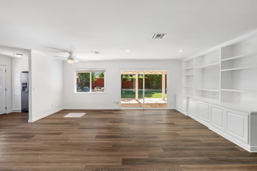 Photo - 23906 Hamlin St