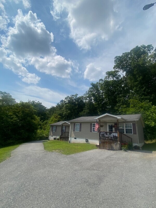 Photo - 213 Post Rd