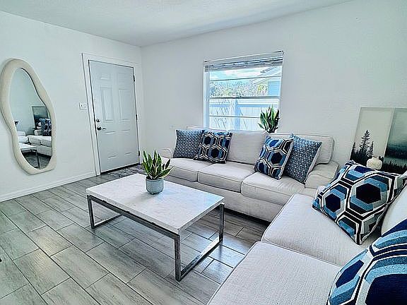 Photo - 1814 E Emma St