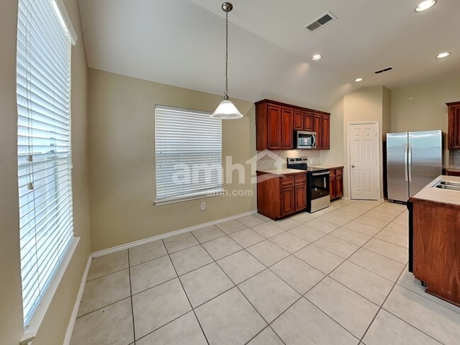 Photo - 2113 Breezeway Ln