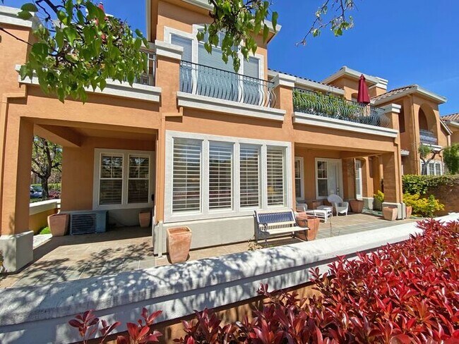 Gorgeous Downstairs Condo Inside the Gates... - Gorgeous Downstairs Condo Inside the Gates...