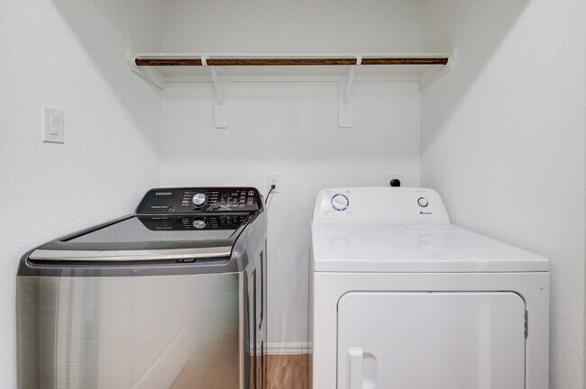 Photo - 3110 Spanish Oak Ln