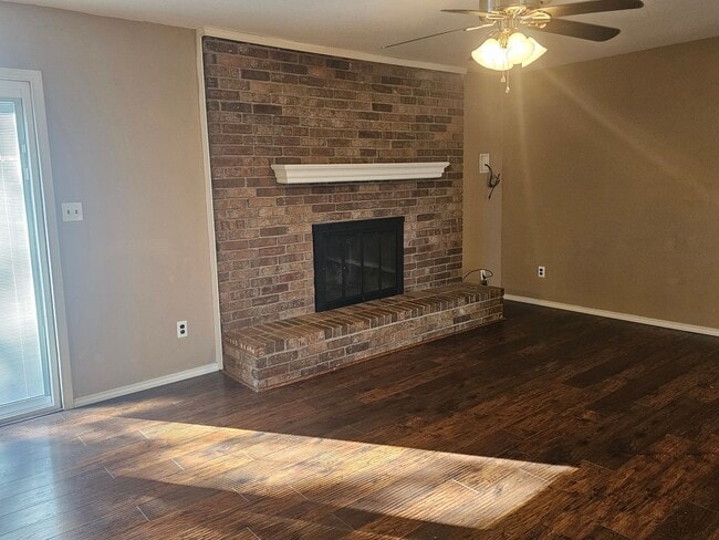 Photo - 306 Elfen Glen St