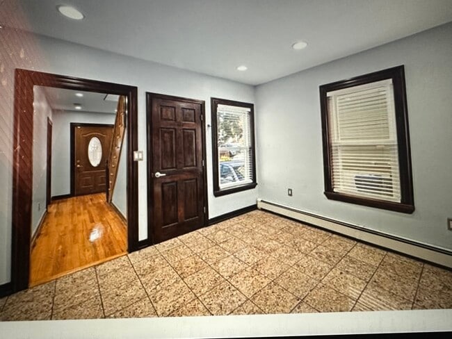 8 Woodville Park