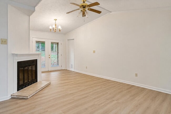 107 Hillside Dr