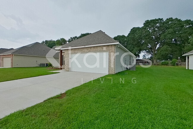 Photo - 109 Rainfall Ln