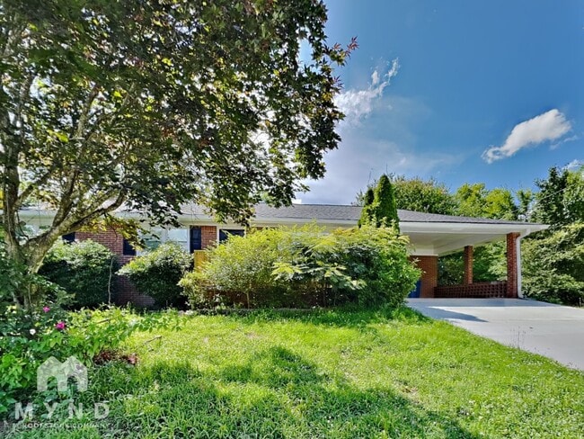 Photo - 2180 Rockdale Dr NW House