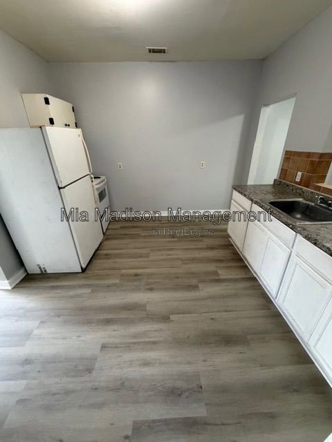 Photo - 1421 Richards St