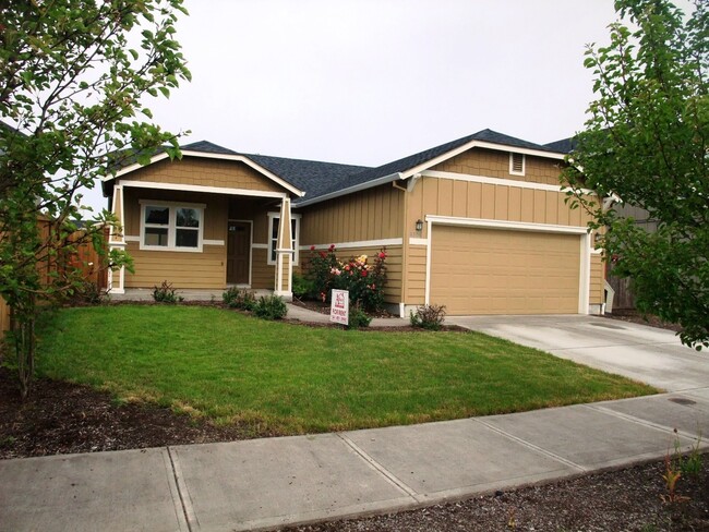 3 Bedroom 2 Bath With Central AC & Fenced... - 3 Bedroom 2 Bath  With Central AC & Fenced... House