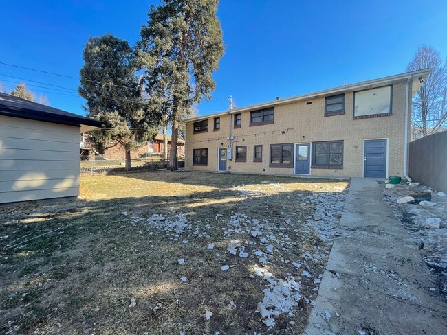 Photo - 2875 S Sherman St